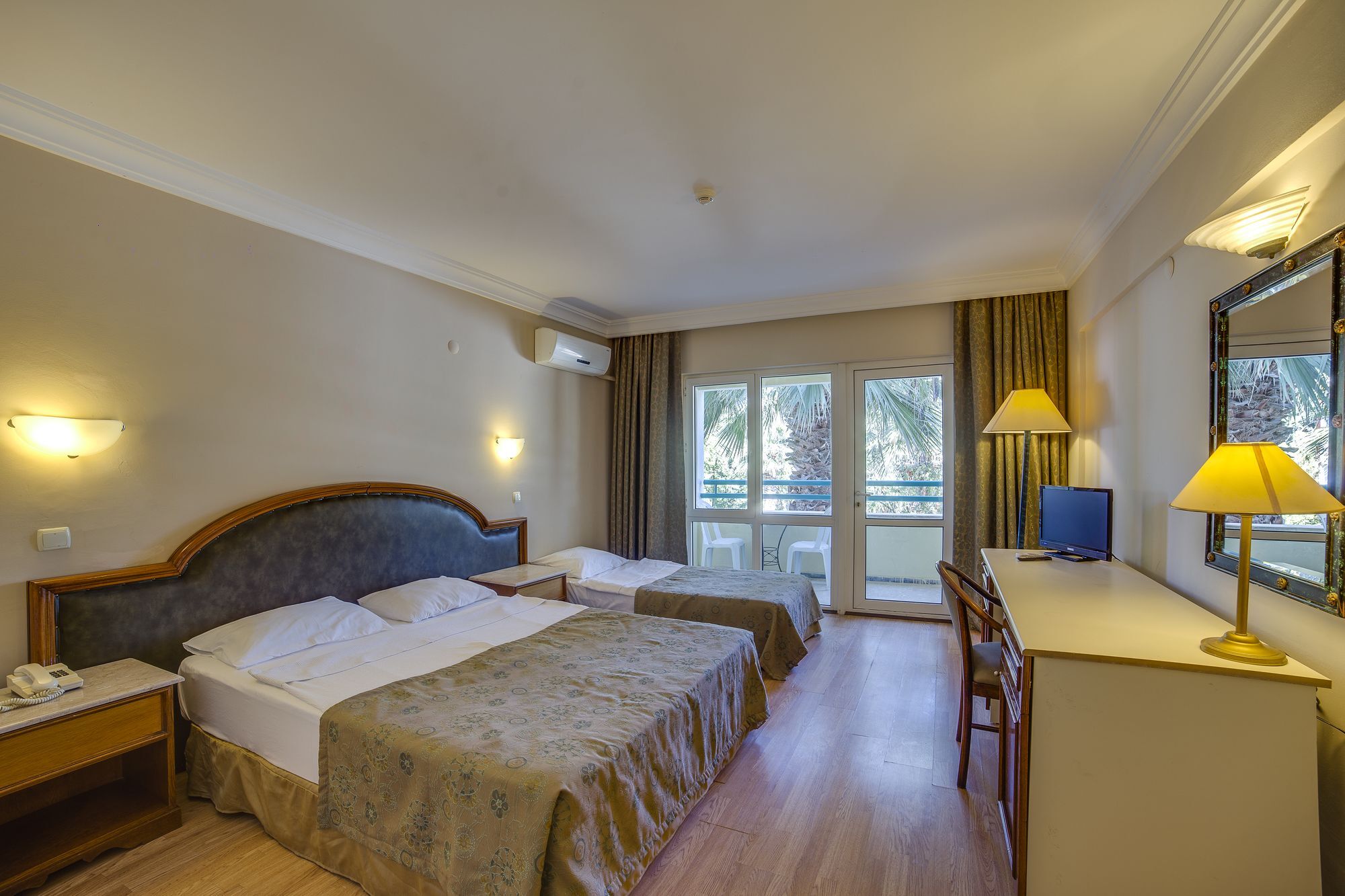 קוסדסי La Santa Maria Hotel מראה חיצוני תמונה